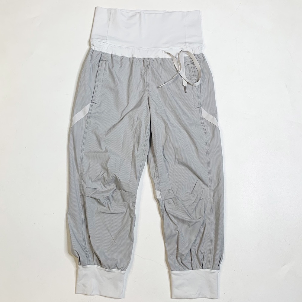 Lululemon Gray White Pinstripe Devi Crop size 4 fold over waistband
